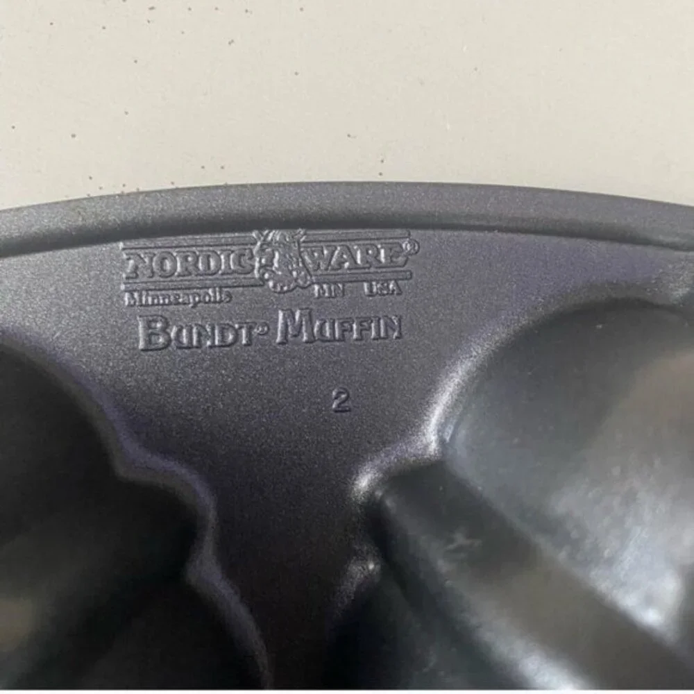 Nordic Ware Bundt Muffin Pan 6-Cup Nonstick Cast Aluminum Bakeware-LIKE NEW
